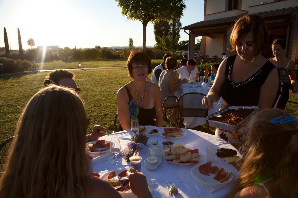 Agriturismo Le Rondini Di Francesco Di Assisi Cannara ภายนอก รูปภาพ